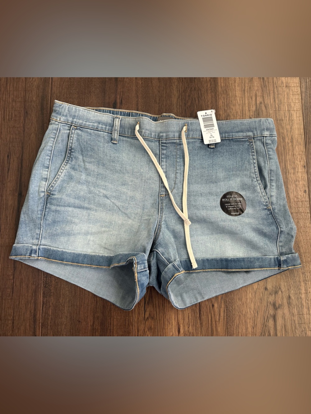 Torrid 3.5” Weekend Super Soft Mid Rise Short Size 1